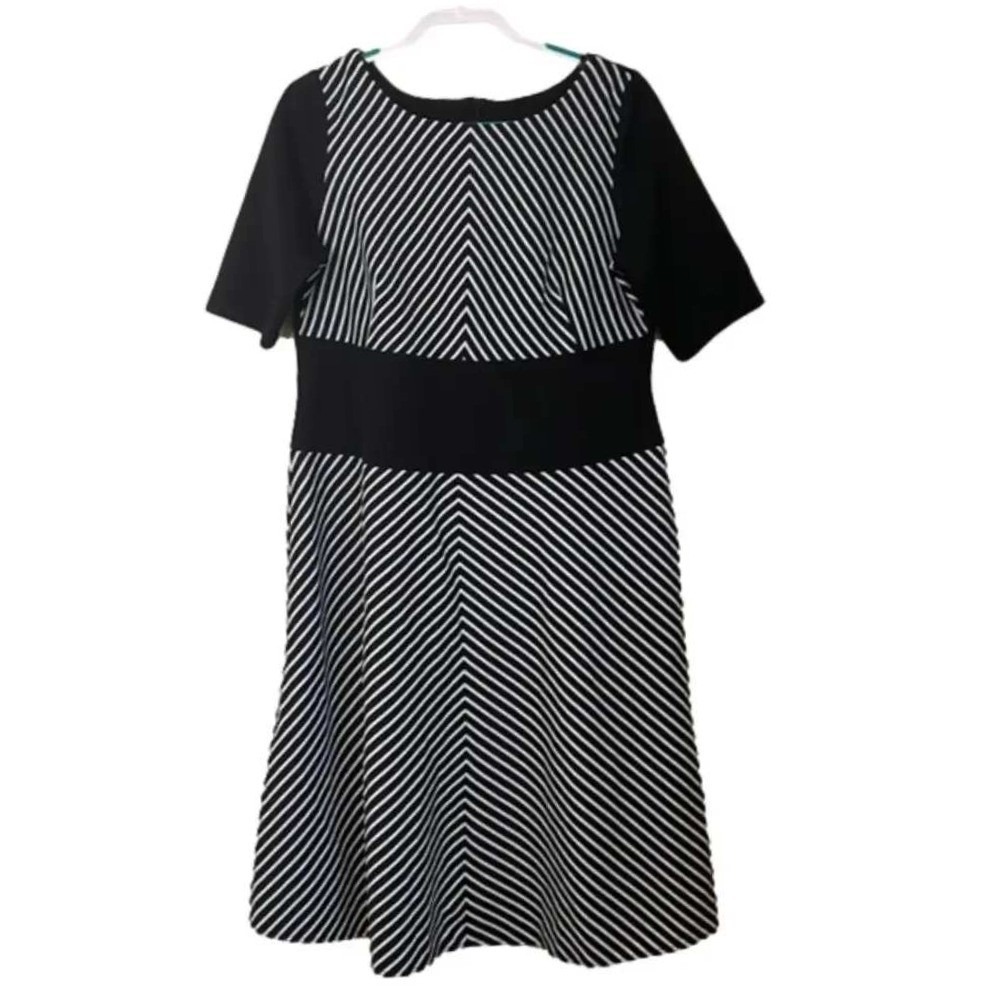 LE BOS‎ Size 18 Black White Diagonal Stripes Short Sleeve Midi Dress Waffle Knit